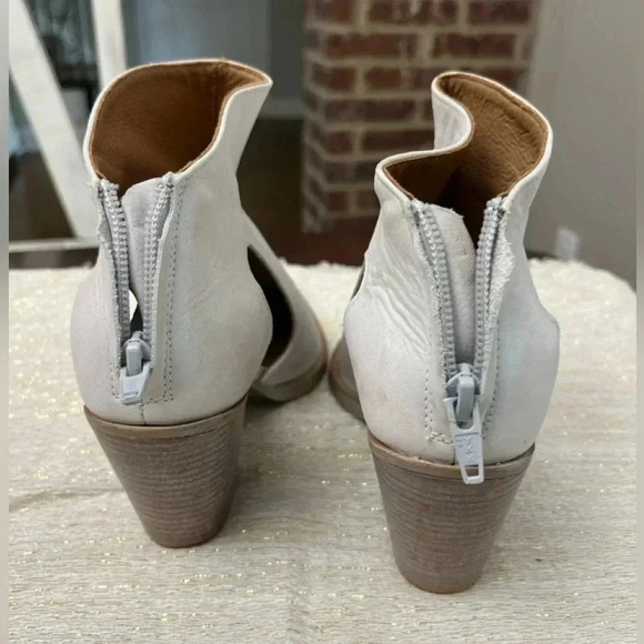 Free People Wilder Pointed Toe Leather Booties Size EU 37 US 6 White Western New - Picture 5 of 16